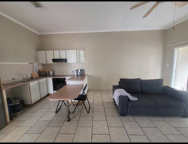 2 BEDROOM TOWNHOUSE FOR SALE IN LAWRENCE ROCKS